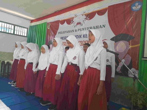 Suasana Haru dan Gembira Iringi Pelepasan Siswa-Siswi Kelas 6 SD Negeri 1 Kalikebo Tahun Ajaran 2024/2025